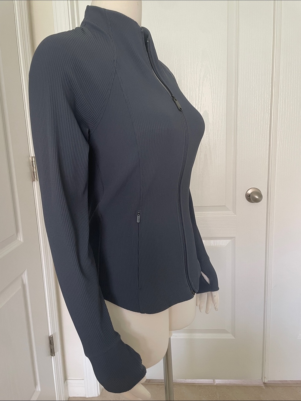 NWOT Athleta Salutation Ribbed Full-Zip Jacket in Charcoal Size Small - Picture 6 of 8